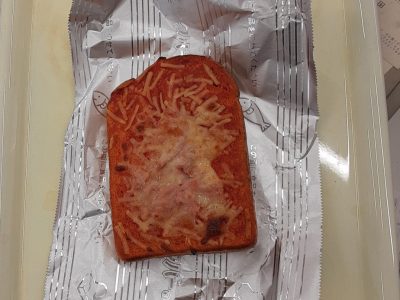 ピザトーストで顔が和む